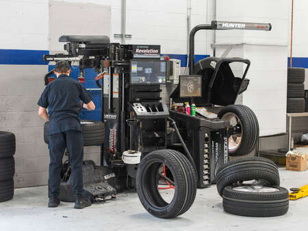 Reifenmontiermaschinen