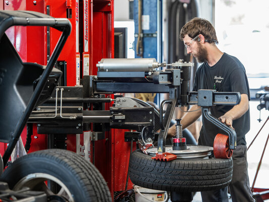 Revolution™ Tire Changer